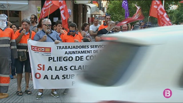 Uns+50+treballadors+del+servei+de+grues+de+Palma+demanen+mantenir+els+seus+drets+laborals