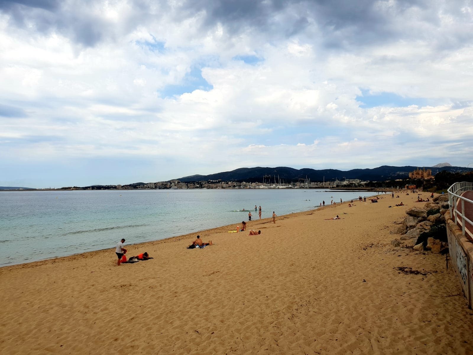 La Federació de Veïns de Palma demana el tancament cautelar de les platges a la nit