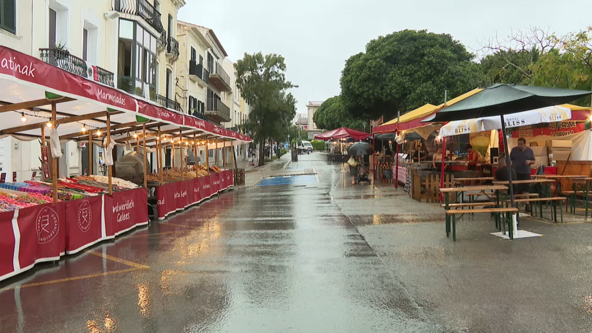 Es+cancel%C2%B7len+per+la+pluja+els+actes+al+port+de+Ma%C3%B3+que+tancaven+les+festes+de+Gr%C3%A0cia