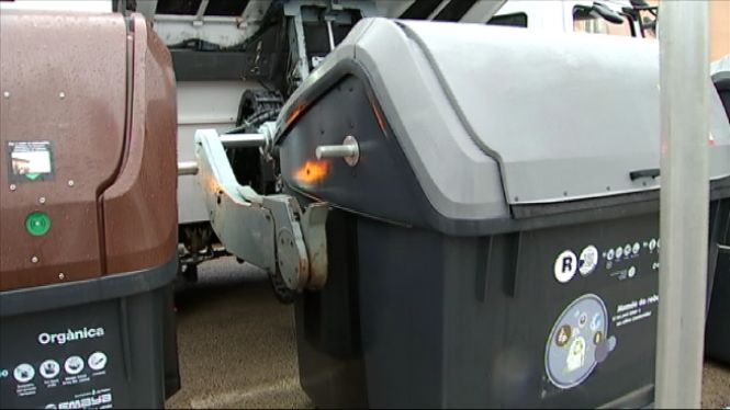 L’Ajuntament de Palma posa en marxa un sistema per netejar els contenidors per dins i defora