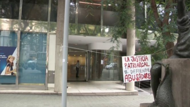 La dona que es refugiava amb la filla al consolat de l’Uruguai a Barcelona l’entrega als Mossos
