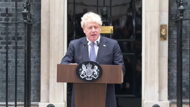 Dimiteix Boris Johnson: “En política, ningú és imprescindible”