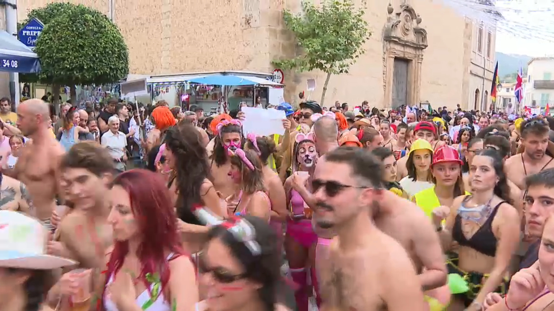 Moltes disfresses, bon humor i poca roba a Bunyola per celebrar Sant Mateu