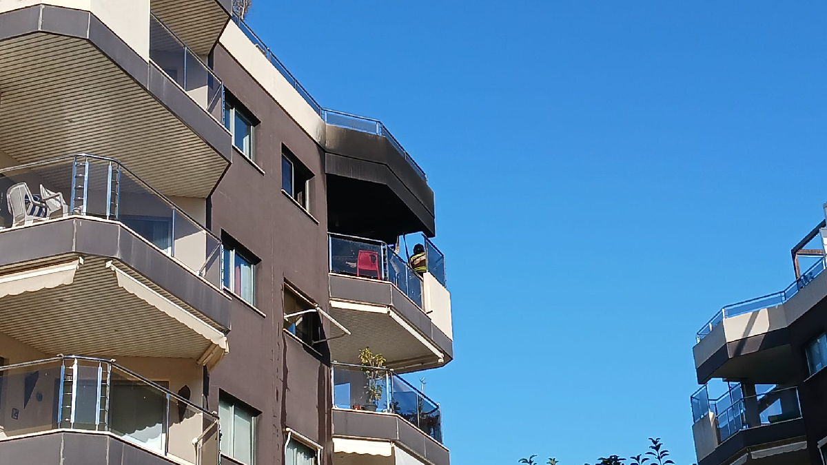 Traslladen a l’Hospital La Paz de Madrid el ferit greu a l’incendi de Santa Eulària