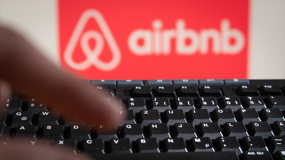 Airbnb també permetrà als inspectors eliminar els anuncis sense llicència turística