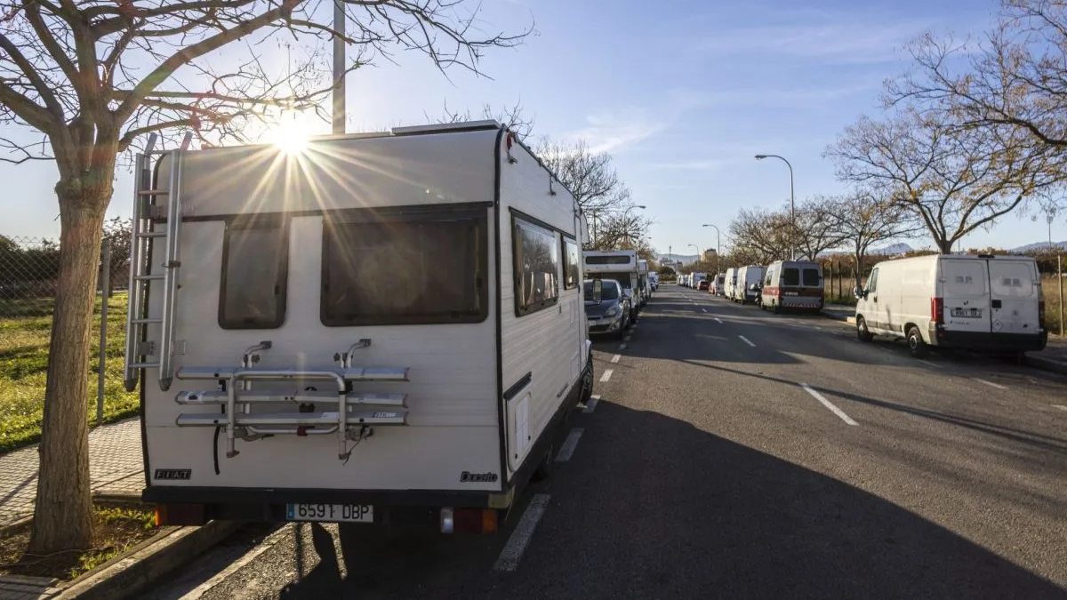 Palma aprova l’ordenança cívica que prohibeix viure a caravanes