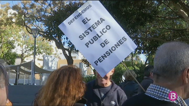 Un+centenar+de+persones+es+manifesta+a+Eivissa+per+demanar+pensions+m%C3%A9s+justes