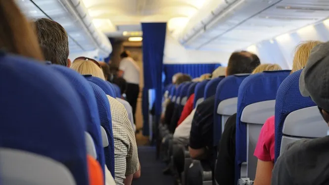 Consubal reclamarà al Parlament Europeu que es prohibeixi a les aerolínies assignar seients separats a persones que viatgen juntes