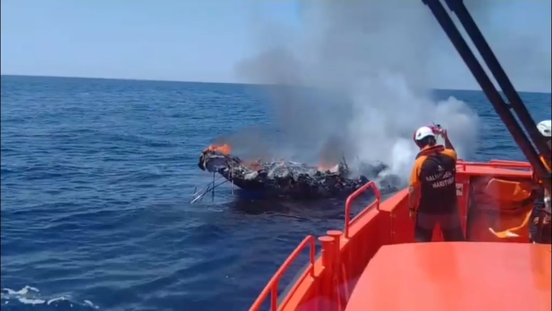 Rescaten quatre persones d’una llanxa en flames a Formentera