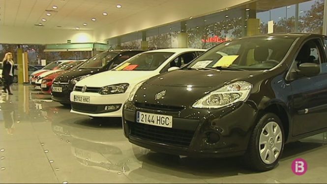 La venda de cotxes cau un 40%25 a les Balears