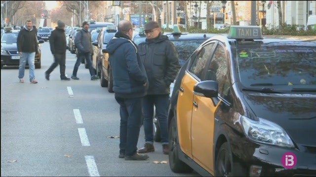 Els taxistes continuen amb les aturades a la Gran Via de Barcelona