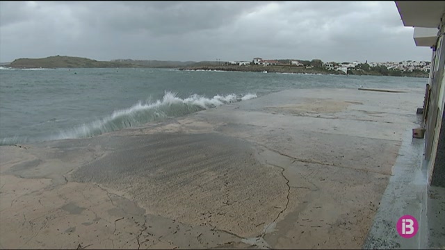 Menorca+viu+el+dia+de+risc+extrem+a%C3%AFllada+per+mar+i+amb+onades+de+fins+a+11+metres