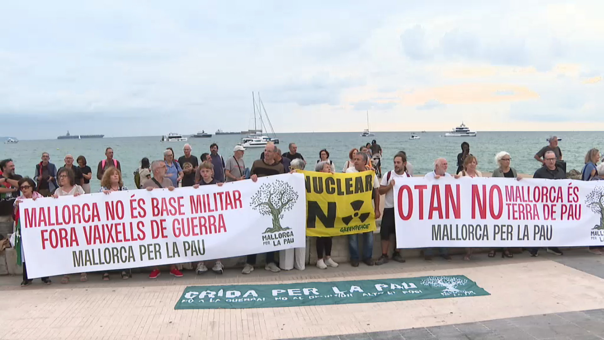 Protesta contra el portaavions estatunidenc fondejat a Palma