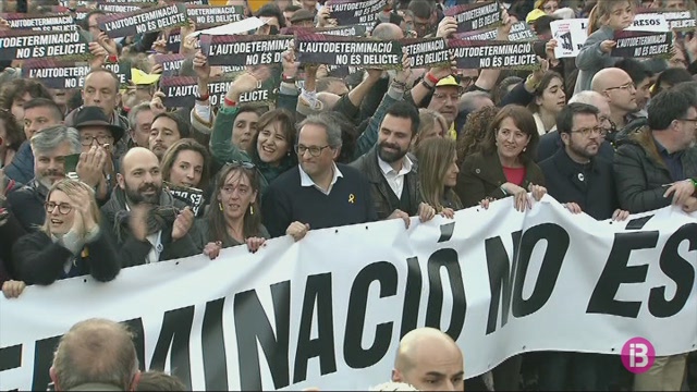 Milers+de+persones+es+manifesten+a+Barcelona+en+contra+del+judici+del+proc%C3%A9s