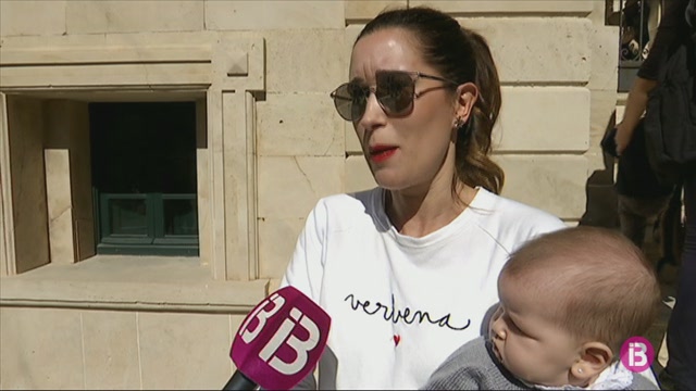 Mares en Lluita celebra a Maó un alletament col·lectiu per demanar l’ampliació a 6 mesos del permís de maternitat