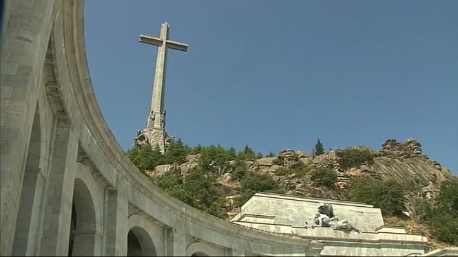 La maquinària per exhumar les restes de Franco entra al Valle de los Caídos