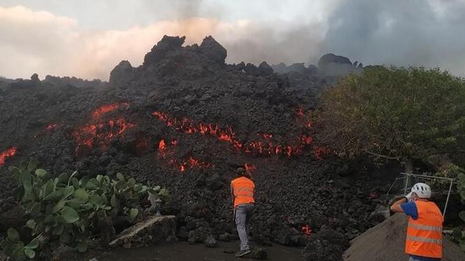Quarta jornada: la llengua de lava avança a 200m/h i es troba a 2 quilòmetres de la mar