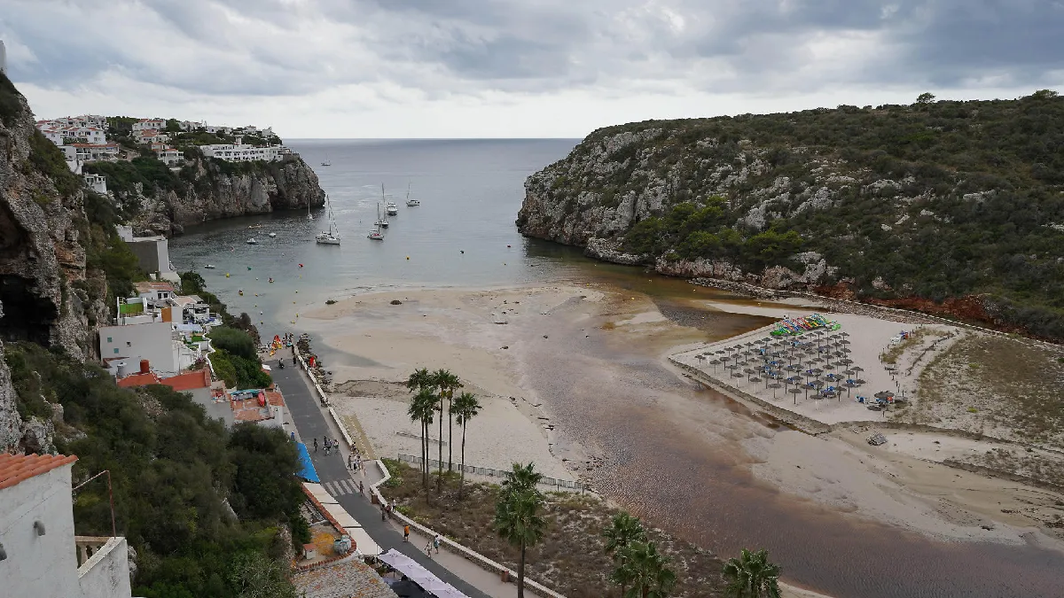 L’Estat assegura que la recuperació de Cala en Porter és responsabilitat del Govern de les Illes