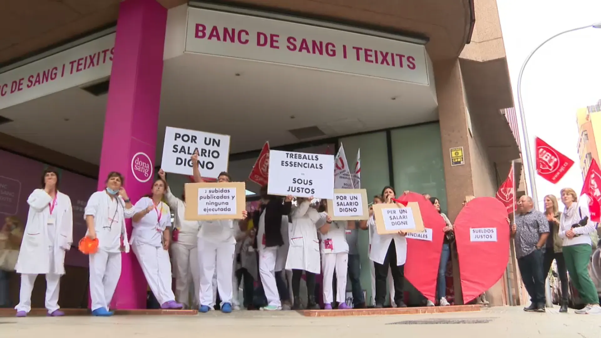 Els treballadors del Banc de Sang reclamen l’augment de sou promès