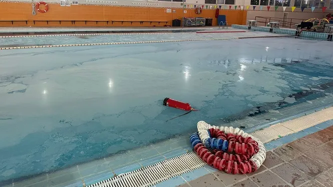 Uns vàndals causen danys i fan tancar la piscina municipal de Can Misses