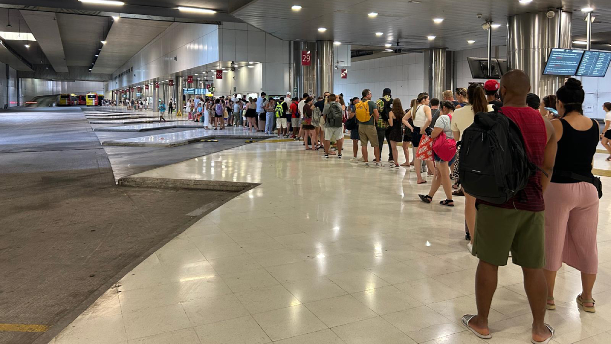 El primer cap de setmana de vaga indefinida al TIB comença sense incidents