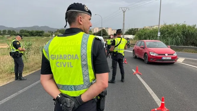 Tres detinguts a Mallorca i a Eivissa per robatoris a turistes