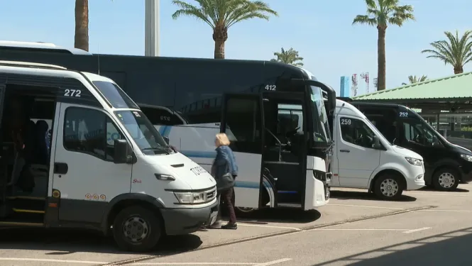 La falta de xòfers per a autobusos dispara el nombre de matriculats a les autoescoles de Menorca
