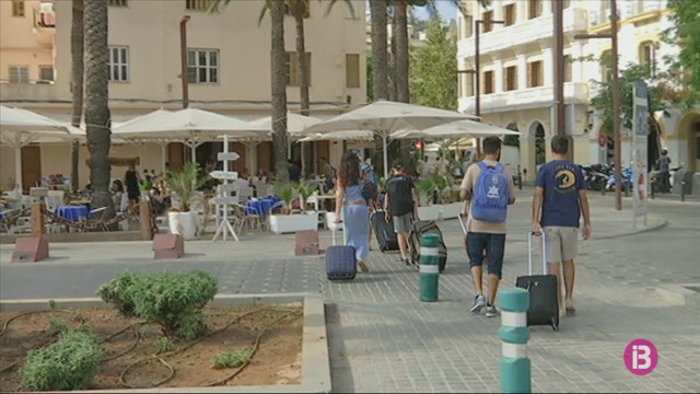 Els taxistes d’Eivissa demanen una parada dins la Marina