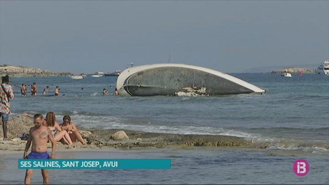 Dues+embarcacions+romanen+abandonades+a+Talamanca+des+de+fa+setmanes