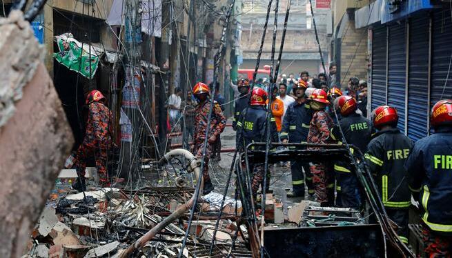 Una setantena de morts en un incendi a Bangla Desh