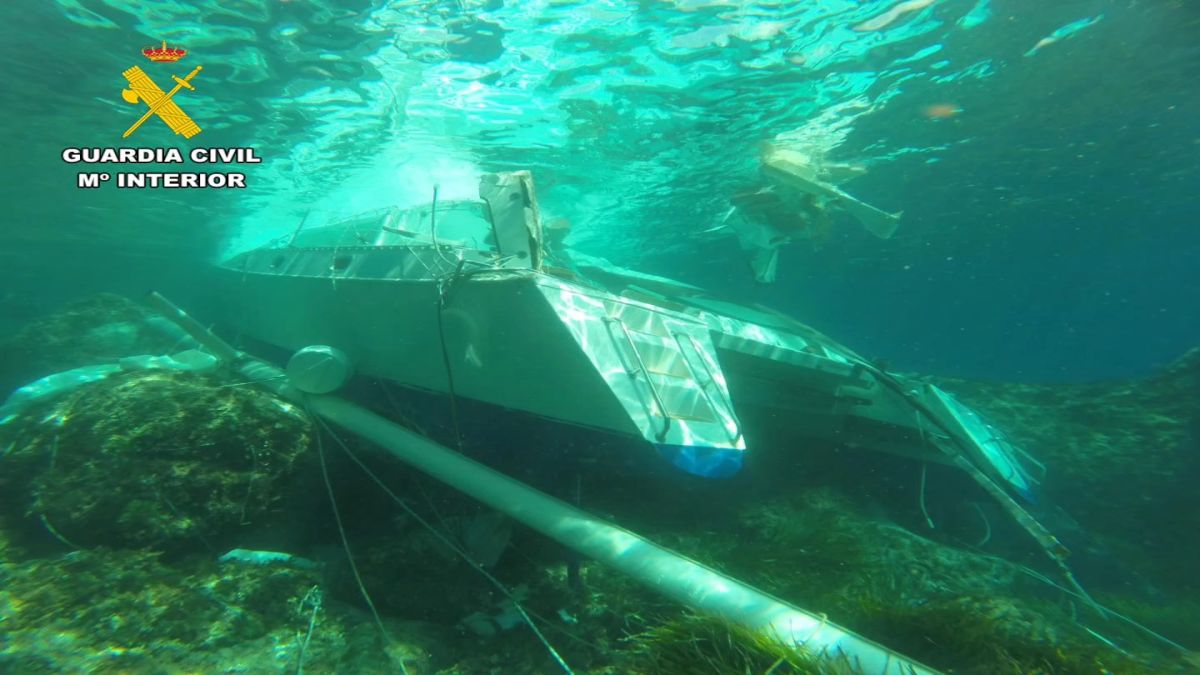 Detingut el patró de l’embarcació que provocà l’enfonsament d’un catamarà a Cala d’Hort