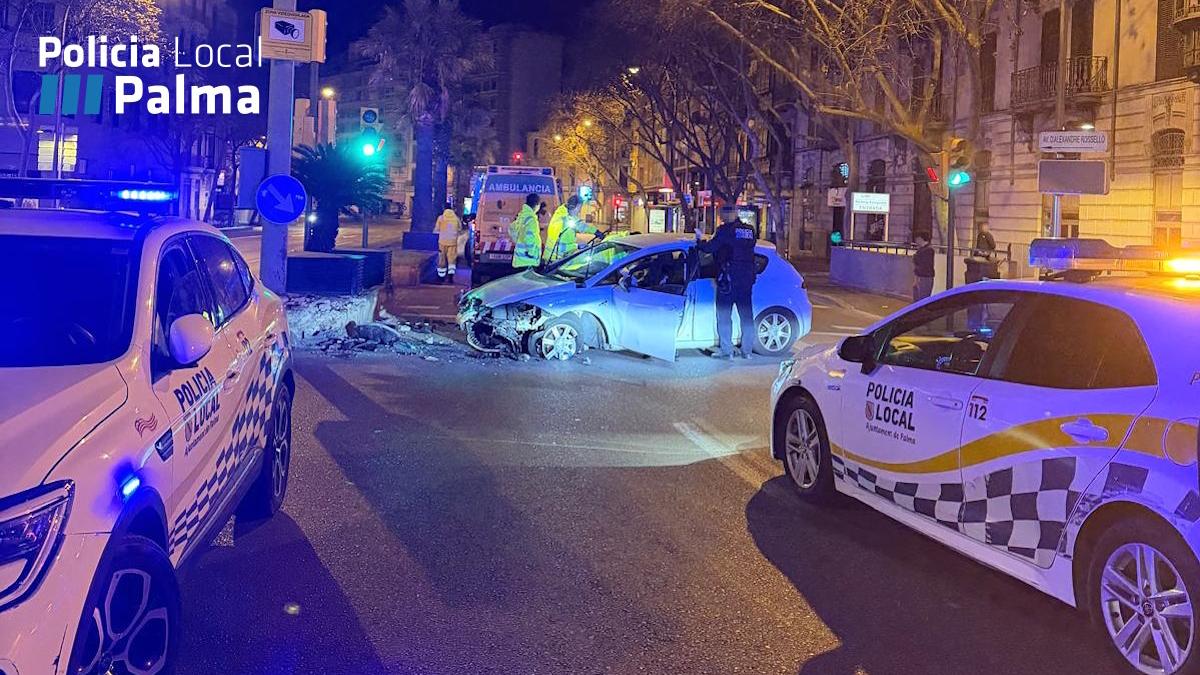 Aparatós accident a Palma, causat per una distracció i el consum d’alcohol