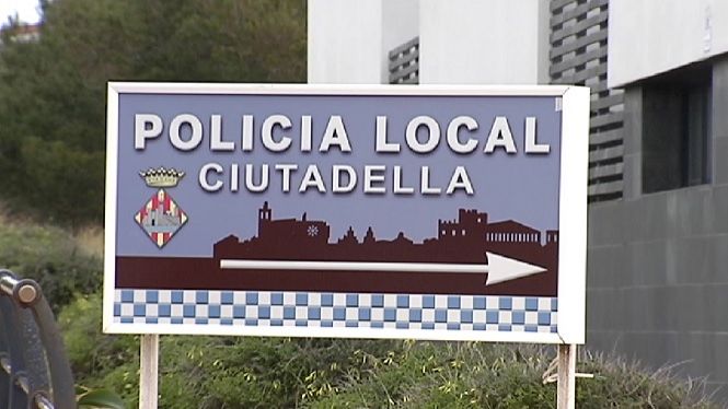 Detingut un home que es nega a dur la mascareta i amenaça la policia a Ciutadella