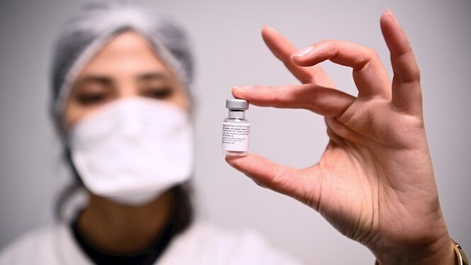 Amb pràcticament totes les existències exhaurides, Balears espera avui una nova remesa de la vacuna