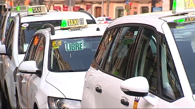 El Suprem avala la proporció de 30 taxis per cada VTC