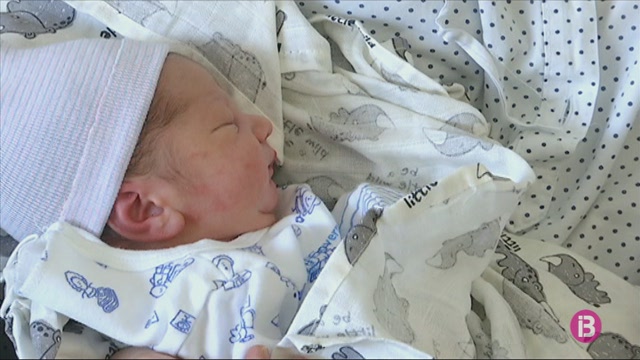 Máximo, primer nadó de l’any nascut a Eivissa
