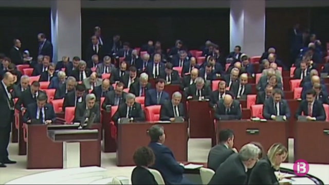 El+Parlament+de+Turquia+autoritza+el+desplegament+de+tropes+a+L%C3%ADbia