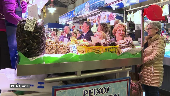 Molt de moviment als mercats municipals de Palma a hores dels sopars de cap d’any