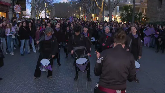 Unes 3.300 persones marxen per la igualtat en dues manifestacions simultànies a Palma