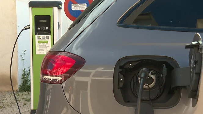 Els municipis de les Balears comencen a fer pagar per carregar els vehicles elèctrics
