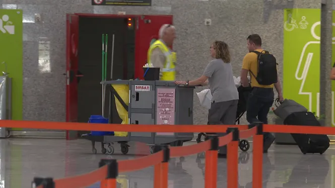 Les treballadores del servei de neteja de l’aeroport de Palma ajornen la vaga