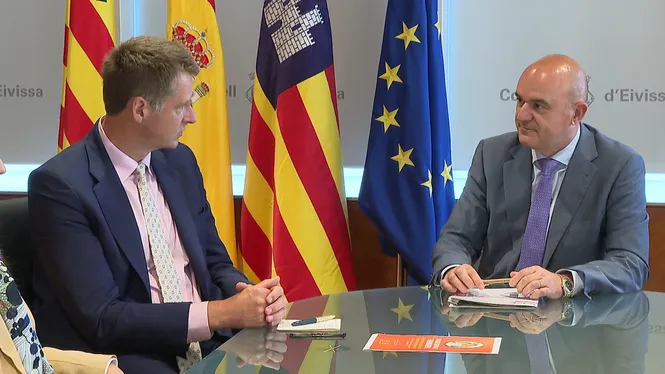 L’ambaixador del Regne Unit reitera la importància i la fidelitat del turisme britànic cap a Eivissa
