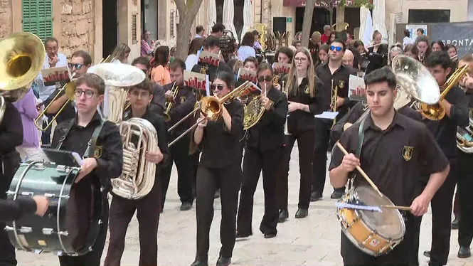 600 músics, de 19 bandes, tocant plegats per la 20a Trobada de Bandes de Música de Mallorca