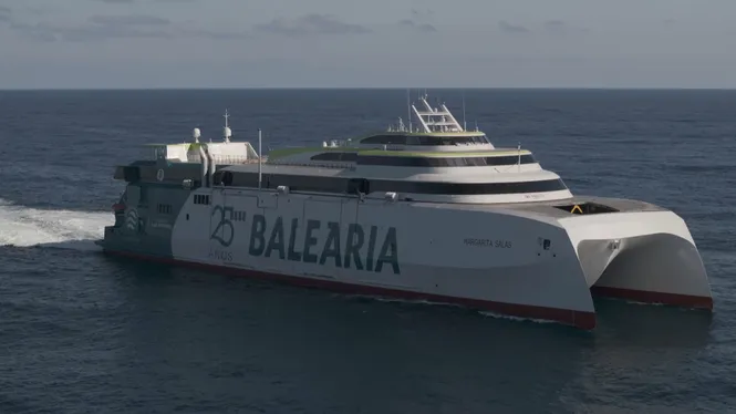 Baleària espera incorporar a principis de juliol un nou catamarà que connectarà Mallorca, Menorca i Barcelona