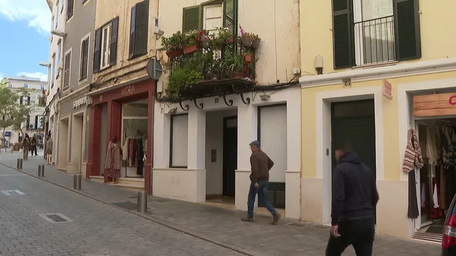 Els pisos de bancs amb ocupes a Menorca atreuen els grans tenidors