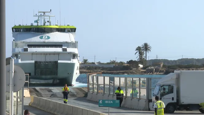 Formentera reclama ampliar fins als 120 vehicles al dia per poder entrar a Eivissa