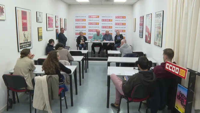 CCOO i UGT demanen al Govern que obligui les entitats bancàries a tenir servei presencial per a la gent gran