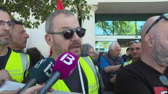 Concentració dels treballadors de l’Autoritat Portuària per demanar millores laborals