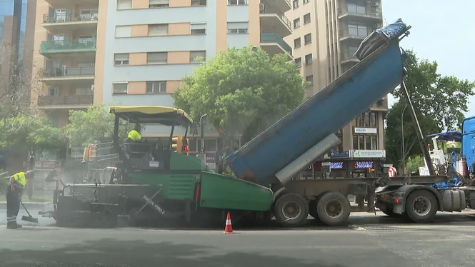 Embós a les Avingudes per la feina d’asfaltatge