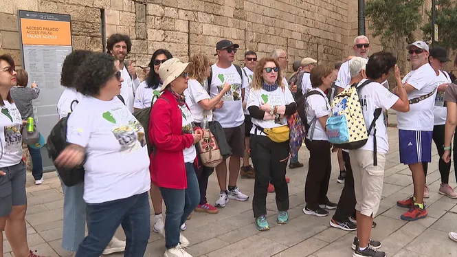 El turistes que visiten les Balears pel pont avui han canviat la platja per la ciutat